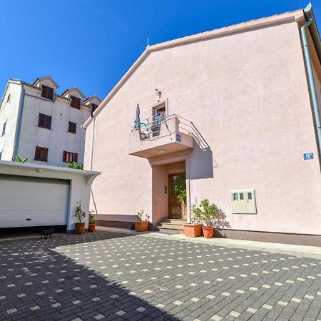 1 Bedroom Nice Apartment In Задар Екстер'єр фото