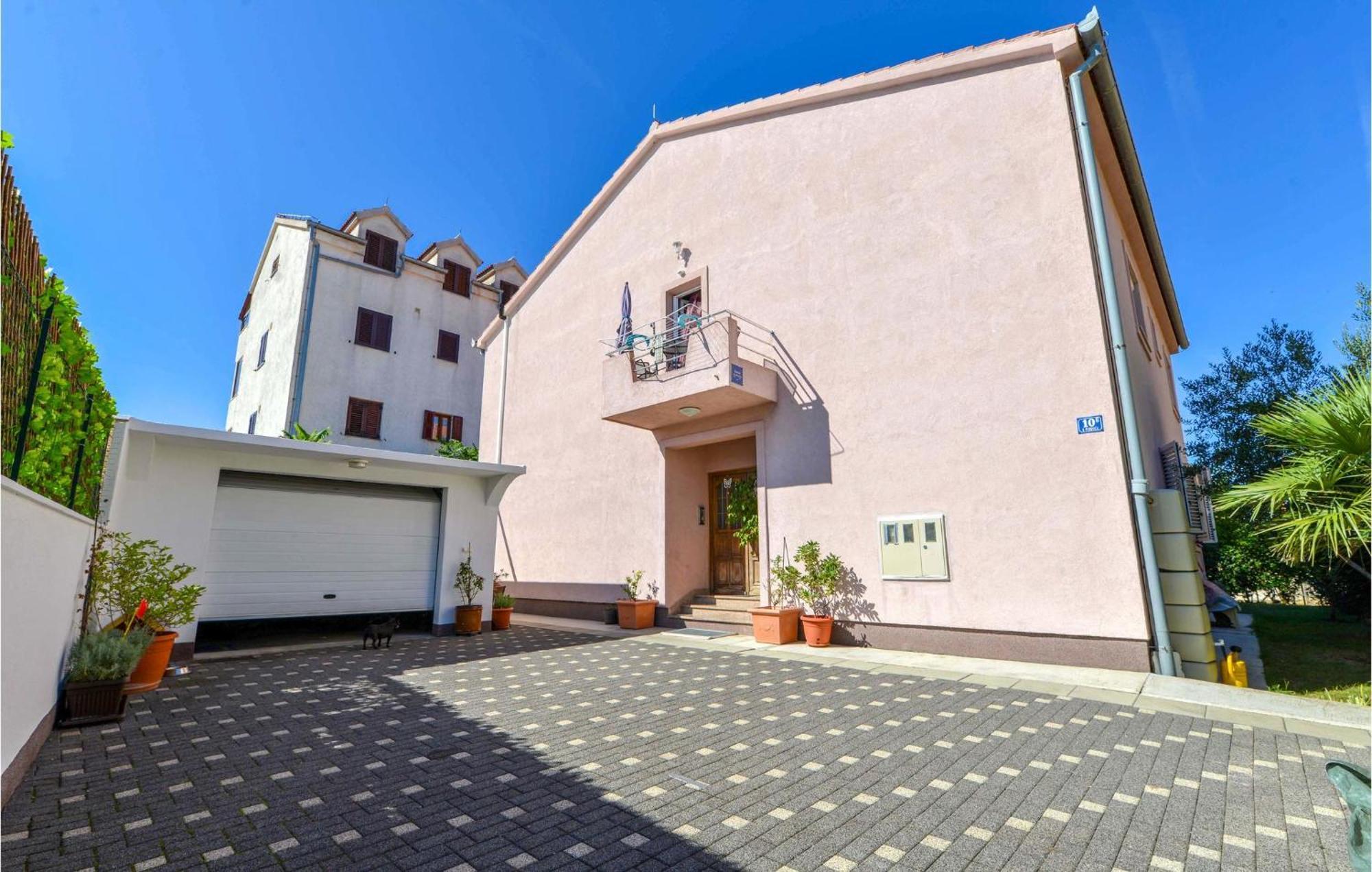 1 Bedroom Nice Apartment In Задар Екстер'єр фото