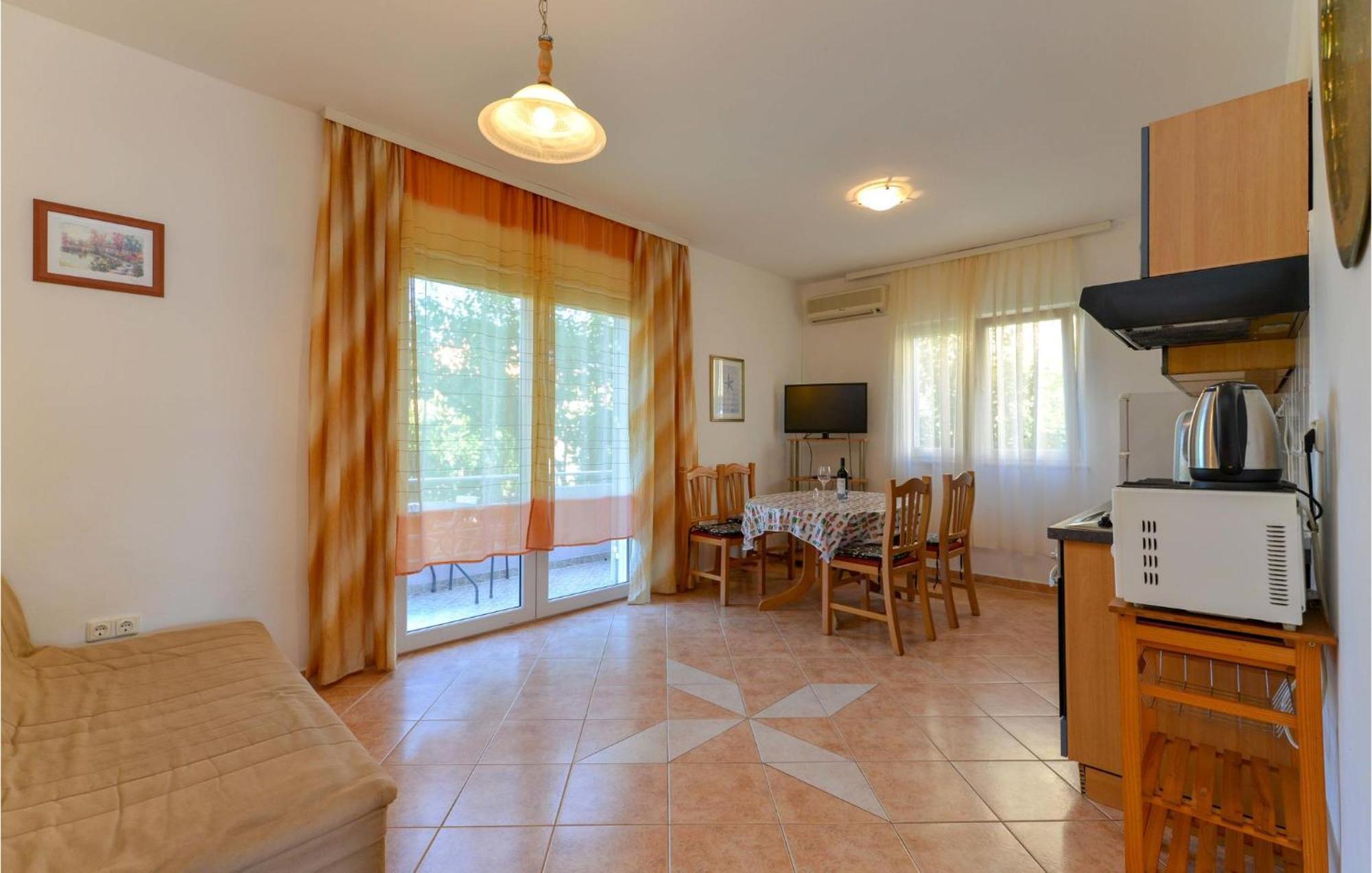 1 Bedroom Nice Apartment In Задар Екстер'єр фото